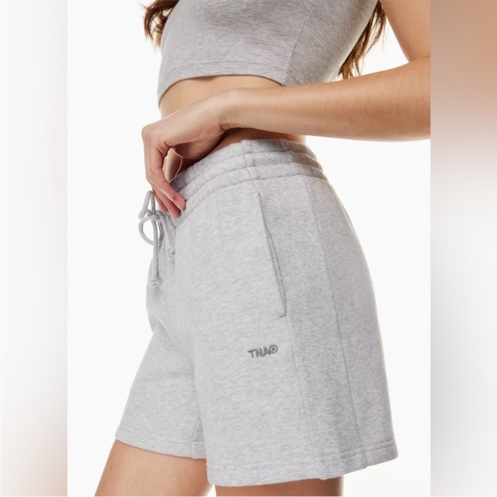 Aritzia Light Gray Athletic Shorts - Casual Drawstring Sweatshorts